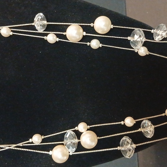 RMN triple layer faux peal necklace - Picture 4 of 8